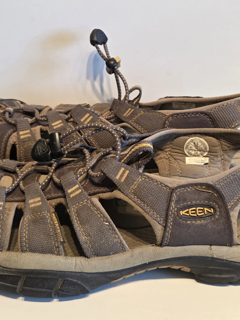 Keen Sandals Men’s 8.5 Newport H2 Olive Green/Yellow Water Hiking Active Sport